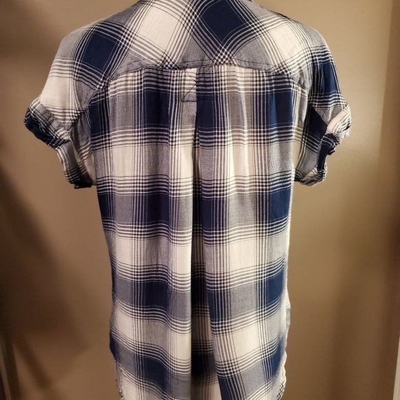 BUTTON DOWN HIGH/LOW HEM - Picture 2 of 4